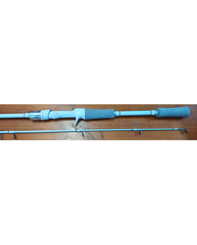 Ultra 5ft 5in Medium 2pc White Casting Rod Ultra 5ft 5in Medium 2pc White Casting Rod